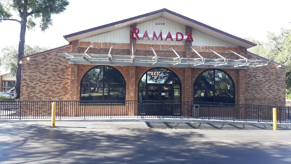 Ramada By Wyndham Temple Terrace/Tampa North Hotel Exterior foto