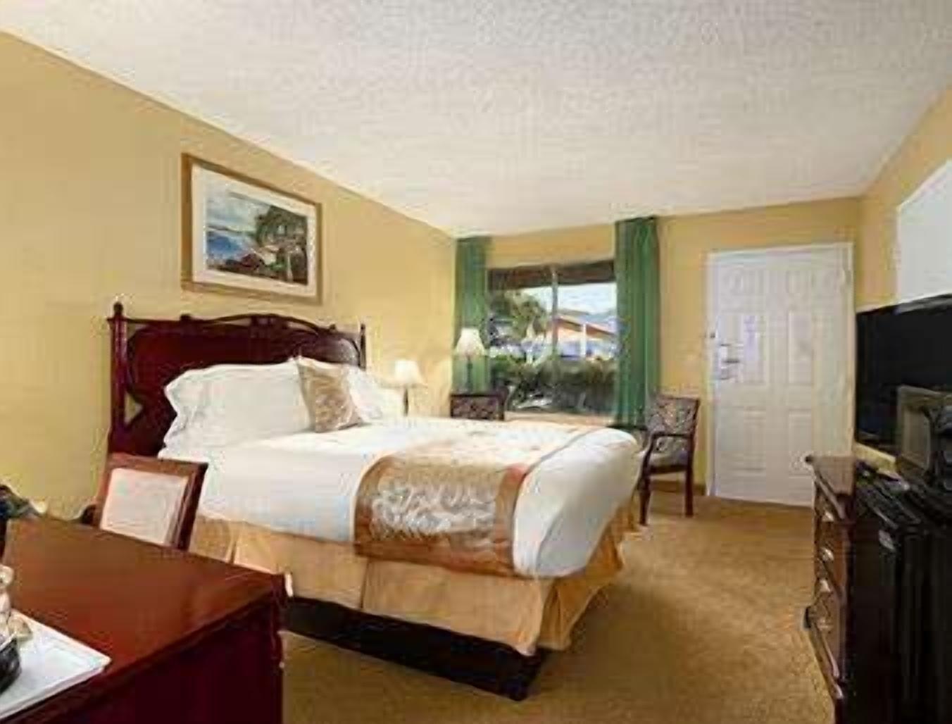 Ramada By Wyndham Temple Terrace/Tampa North Hotel Exterior foto