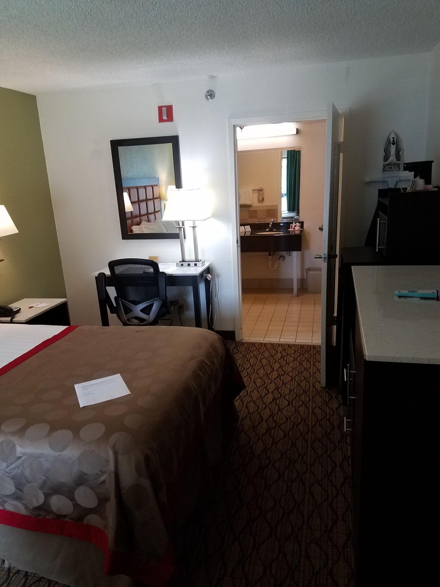 Ramada By Wyndham Temple Terrace/Tampa North Hotel Exterior foto