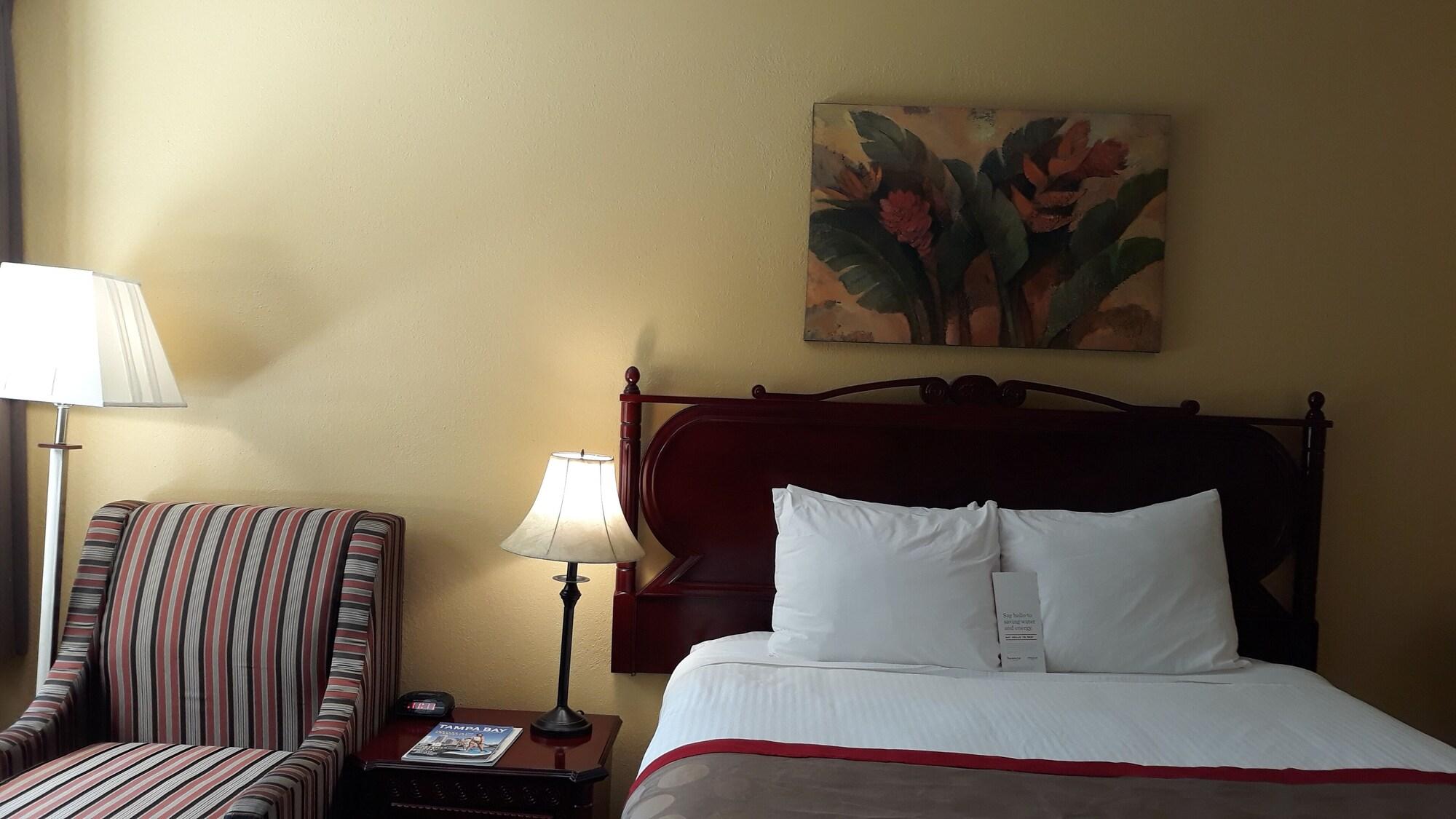Ramada By Wyndham Temple Terrace/Tampa North Hotel Exterior foto