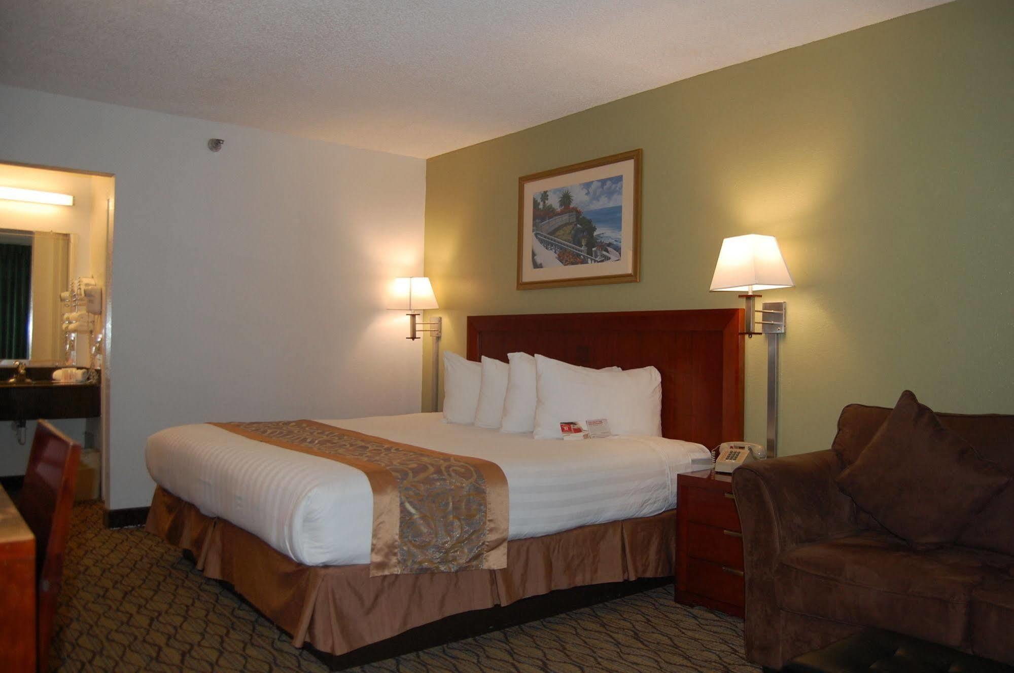 Ramada By Wyndham Temple Terrace/Tampa North Hotel Exterior foto