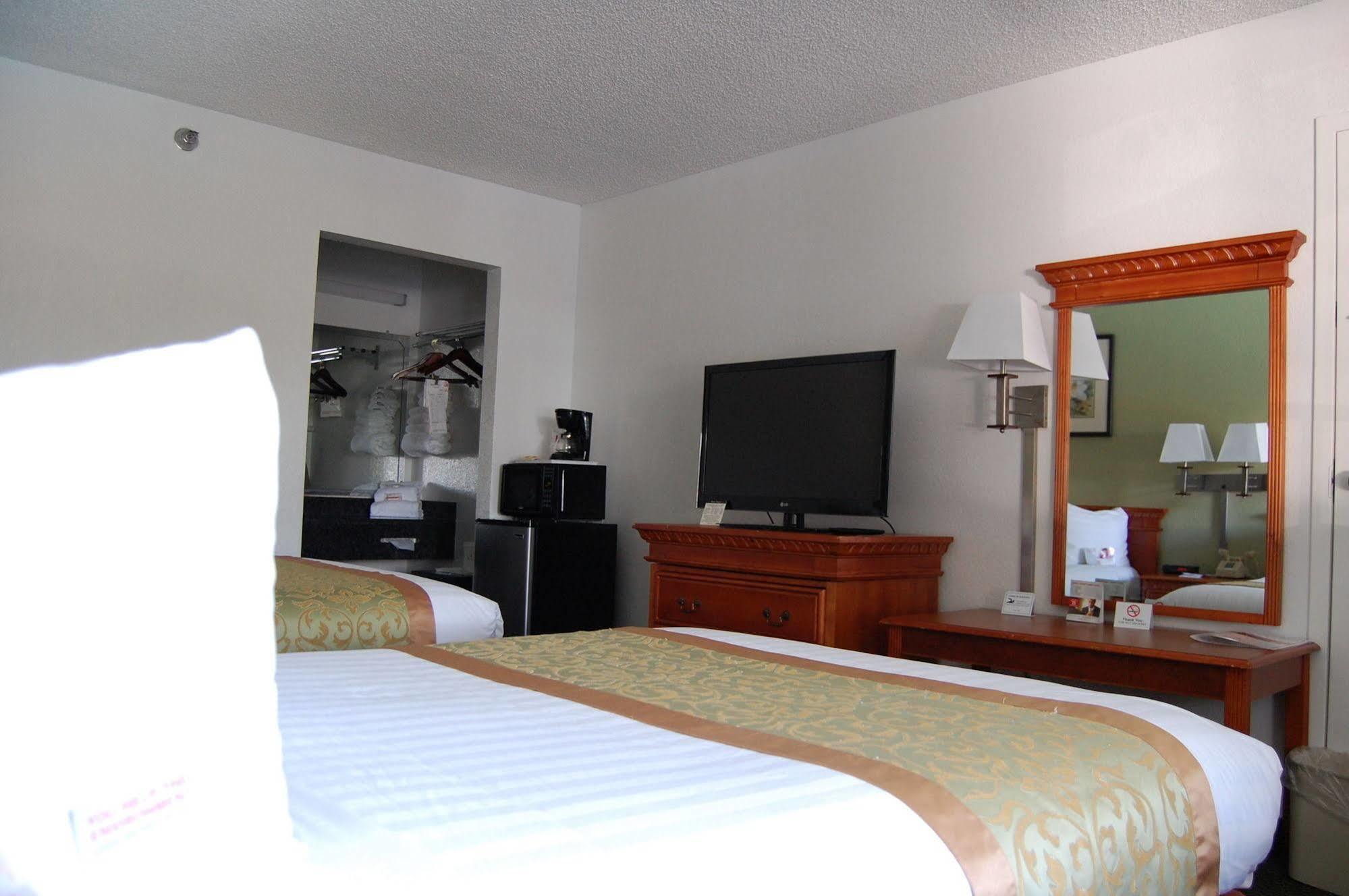 Ramada By Wyndham Temple Terrace/Tampa North Hotel Exterior foto