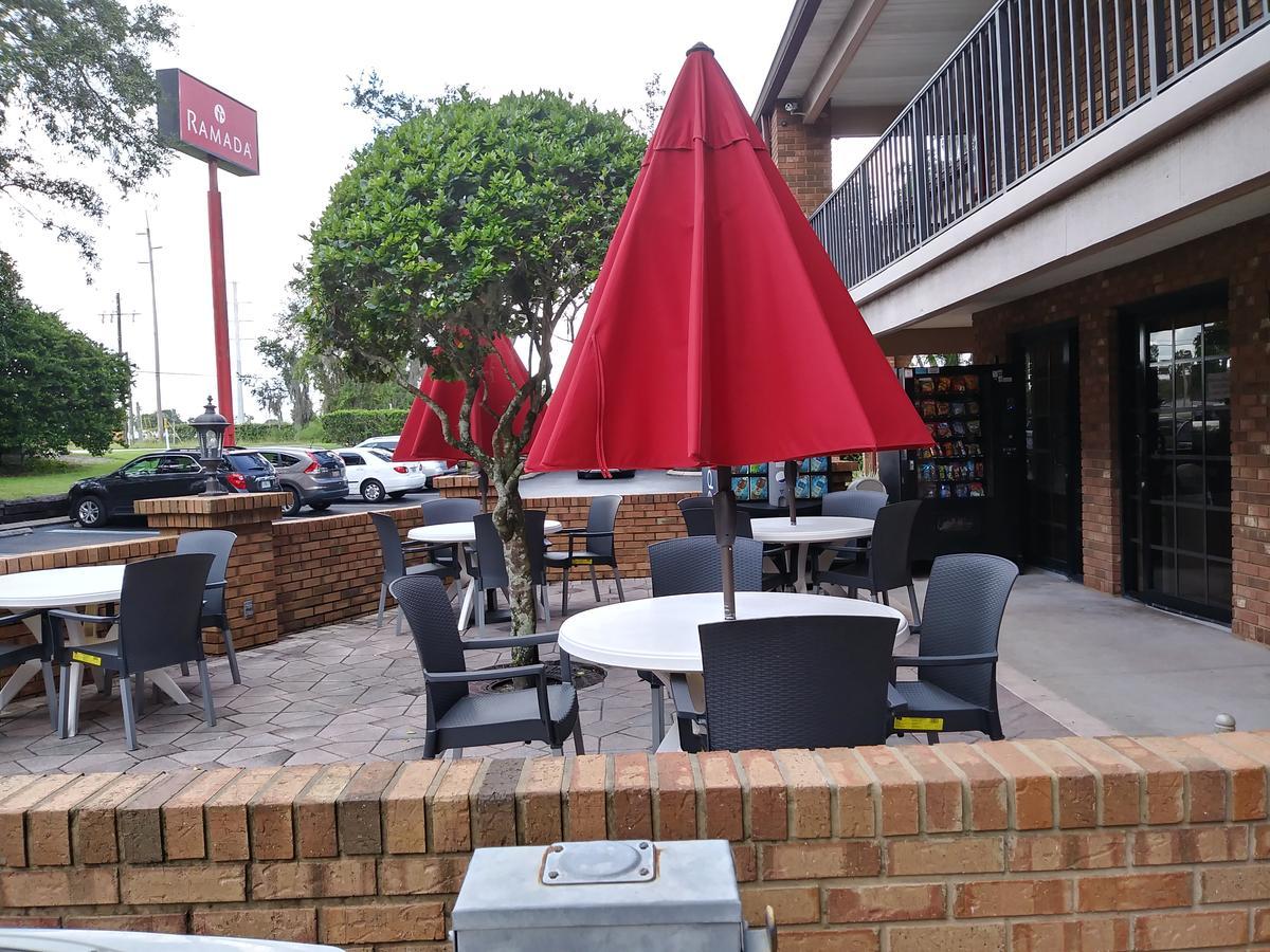 Ramada By Wyndham Temple Terrace/Tampa North Hotel Exterior foto