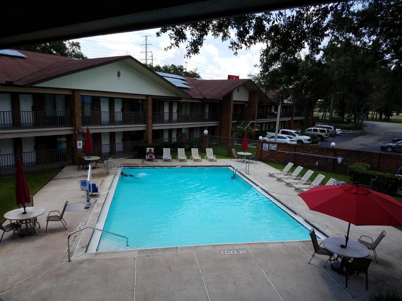 Ramada By Wyndham Temple Terrace/Tampa North Hotel Exterior foto