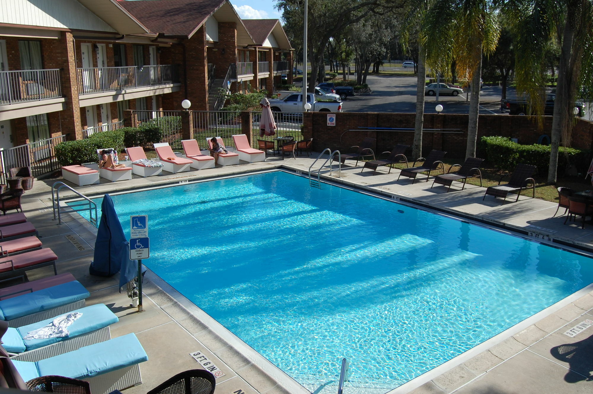 Ramada By Wyndham Temple Terrace/Tampa North Hotel Exterior foto